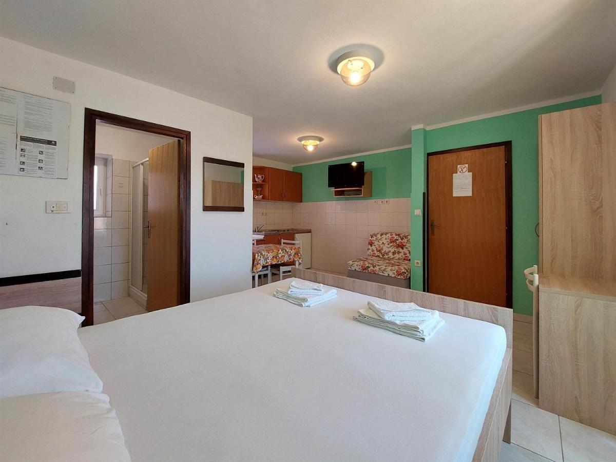 Apartments Ivan Čižići Eksteriør bilde